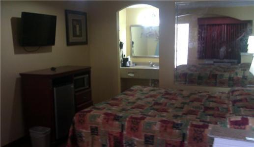 Scottish Inns Suites East Sam Houston Pkwy North チャネルヴュー 部屋 写真